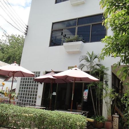 The Red Hibiscus pensión Chiang Mai Exterior foto