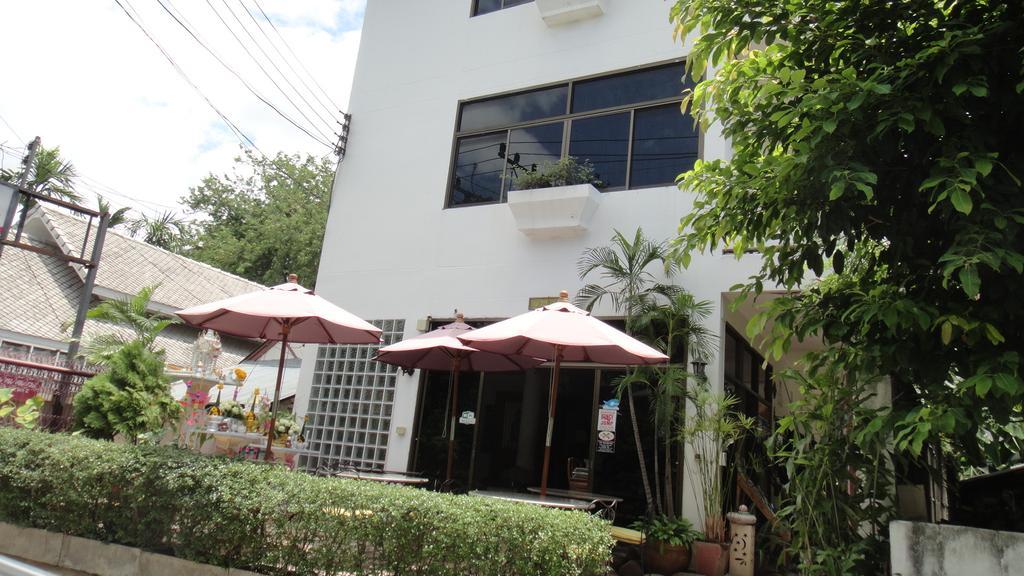 The Red Hibiscus pensión Chiang Mai Exterior foto