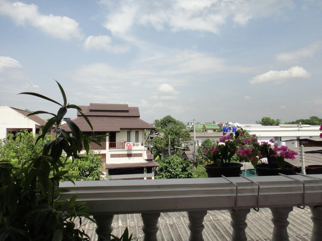 The Red Hibiscus pensión Chiang Mai Exterior foto